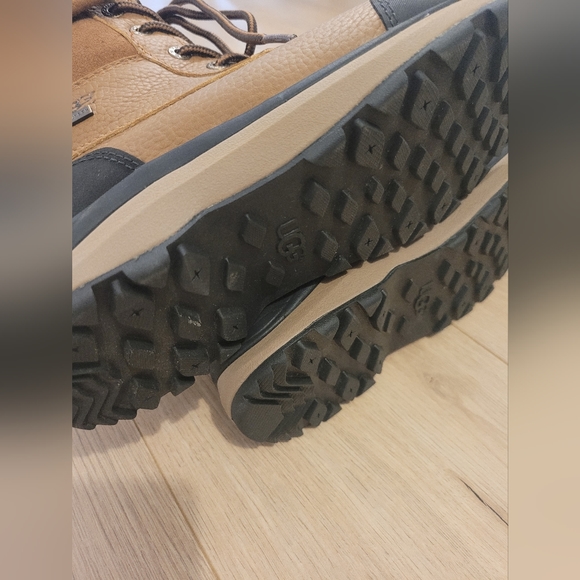 UGG Adirondack Boots - Picture 10 of 10